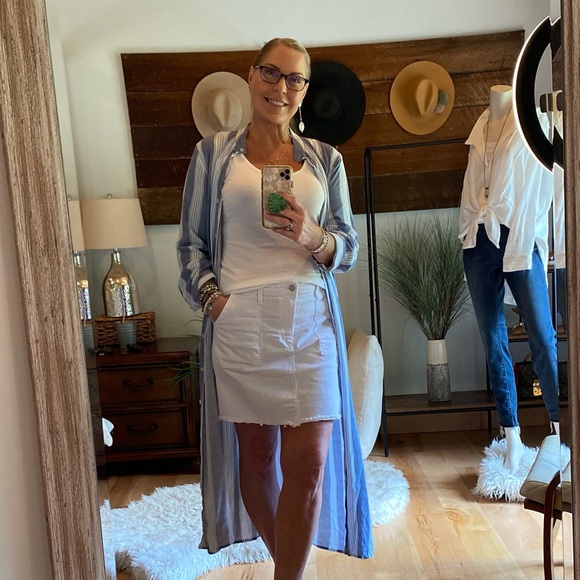 Meet your Posher Jennifer💚 - Picture 3 of 12